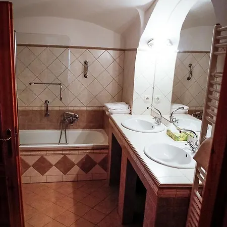Erzsebet Pince * Tokaj