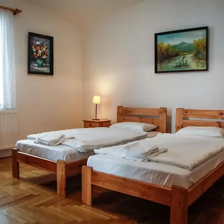 Erzsebet Pince Lejlighed